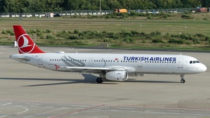 Photo of TC-JRM - Airbus A321-231 operated by Turkish Airlines