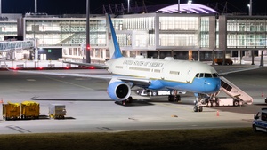 Photo of 99-0004 - Boeing C-32A operated by US Air Force