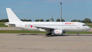 Photo of D-ANNE - Airbus A320-232 operated by LEAV Aviation