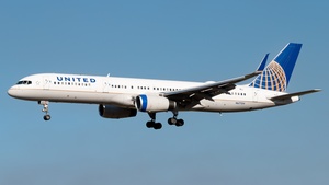 Photo of N67134 - Boeing 757-224 operated by United Airlines