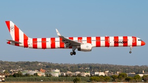 Photo of D-ABOM - Boeing 757-330 operated by Condor