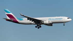 Photo of D-AXGE - Airbus A330-203 operated by Discover Airlines