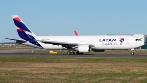 Photo of CC-CXE - Boeing 767-316(ER)(BCF) operated by LATAM Cargo