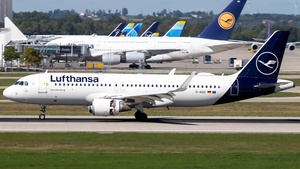 Photo of D-AIUC - Airbus A320-214 operated by Lufthansa