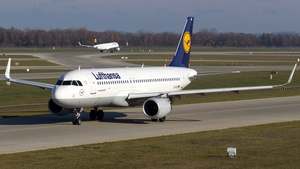 Photo of D-AIUS - Airbus A320-214 operated by Lufthansa