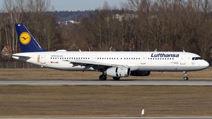 Photo of D-AIRY - Airbus A321-131 operated by Lufthansa