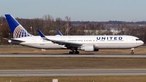 Photo of N662UA - Boeing 767-322(ER) operated by United Airlines
