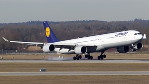 Photo of D-AIHT - Airbus A340-642 operated by Lufthansa