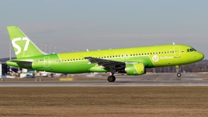 Photo of VQ-BOA - Airbus A320-214 operated by S7 Airlines