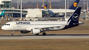 Photo of D-AIWE - Airbus A320-214 operated by Lufthansa