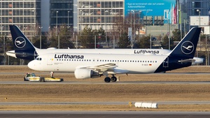 Photo of D-AIZC - Airbus A320-214 operated by Lufthansa