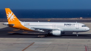 Photo of D-ASMR - Airbus A320-214 operated by Sundair