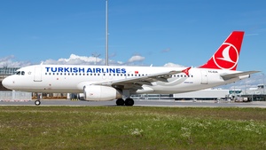 Photo of TC-EIA - Airbus A320-233 operated by Turkish Airlines