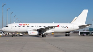 Photo of D-ANNE - Airbus A320-232 operated by LEAV Aviation