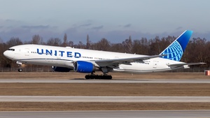 Photo of N216UA - Boeing 777-222(ER) operated by United Airlines