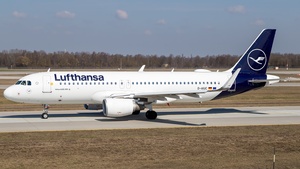 Photo of D-AIUC - Airbus A320-214 operated by Lufthansa