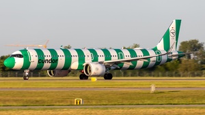 Photo of D-ANMW - Airbus A321-271NX operated by Condor