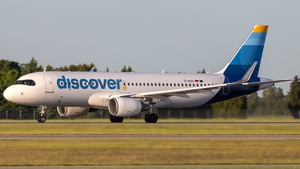 Photo of D-AIUU - Airbus A320-214 operated by Discover Airlines