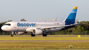 Photo of D-AIWE - Airbus A320-214 operated by Discover Airlines