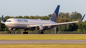 Photo of N663UA - Boeing 767-322(ER) operated by United Airlines