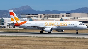 Photo of OY-TCE - Airbus A321-211 operated by Sunclass Airlines