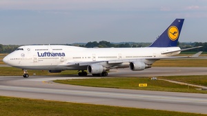 Photo of D-ABVX - Boeing 747-430 operated by Lufthansa