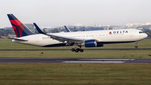 Photo of N171DZ - Boeing 767-332(ER) operated by Delta Air Lines