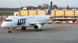 Photo of SP-LMB - Embraer ERJ-190STD operated by LOT Polish Airlines