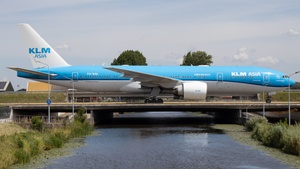 Photo of PH-BQL - Boeing 777-206(ER) operated by KLM Asia
