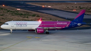 Photo of HA-LVI - Airbus A321-271NX operated by Wizz Air