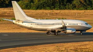 Photo of 9H-MAC - Boeing 737-548 operated by Comlux Aviation Malta