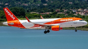 Photo of G-EZWS - Airbus A320-214 operated by easyJet