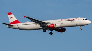 Photo of OE-LBB - Airbus A321-111 operated by Austrian Airlines