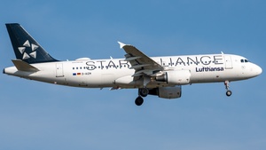 Photo of D-AIZM - Airbus A320-214 operated by Lufthansa