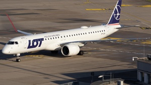 Photo of SP-LEA - Embraer ERJ-195-E2 operated by LOT Polish Airlines