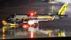 Photo of D-AEWM - Airbus A320-214 operated by Eurowings