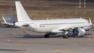Photo of D-ADDY - Airbus A320-214 operated by LEAV Aviation