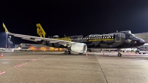Photo of D-AEWM - Airbus A320-214 operated by Eurowings