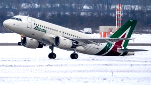 Photo of EI-IMF - Airbus A319-112 operated by Alitalia