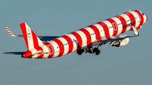 Photo of D-AIAB - Airbus A321-211 operated by Condor