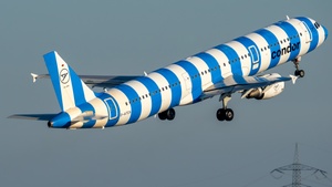 Photo of D-ATCA - Airbus A321-211 operated by Condor