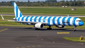 Photo of D-ABOI - Boeing 757-330 operated by Condor