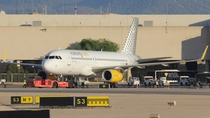 Photo of EC-MKN - Airbus A320-232 operated by Vueling