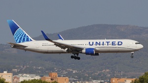 Photo of N642UA - Boeing 767-322(ER) operated by United Airlines