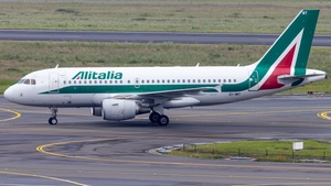 Photo of EI-IMT - Airbus A319-111 operated by Alitalia