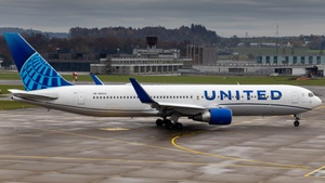 Photo of N661UA - Boeing 767-322(ER) operated by United Airlines