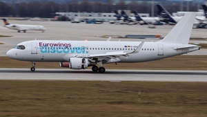 Photo of D-AIUV - Airbus A320-214 operated by Eurowings Discover