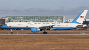 Photo of 99-0004 - Boeing C-32A operated by US Air Force