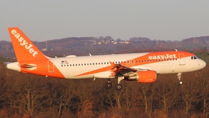 Photo of OE-IZW - Airbus A320-214 operated by easyJet Europe