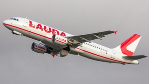 Photo with serial 3272 - Airbus A320-214